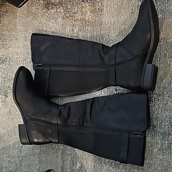 Black Knee Boot - Picture 5 of 6